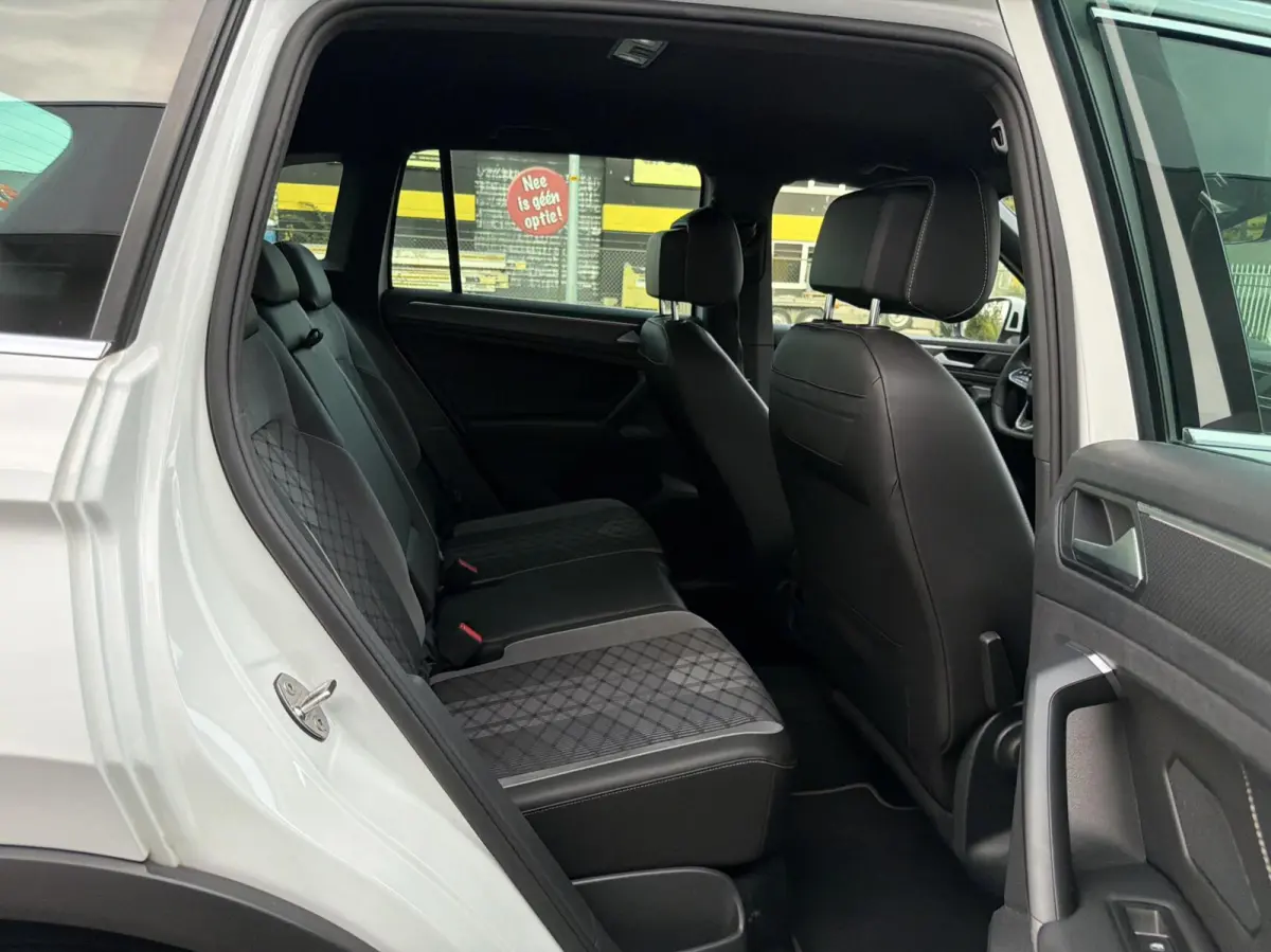 1.4 TSI eHybrid R-Line Business+ - 245PK