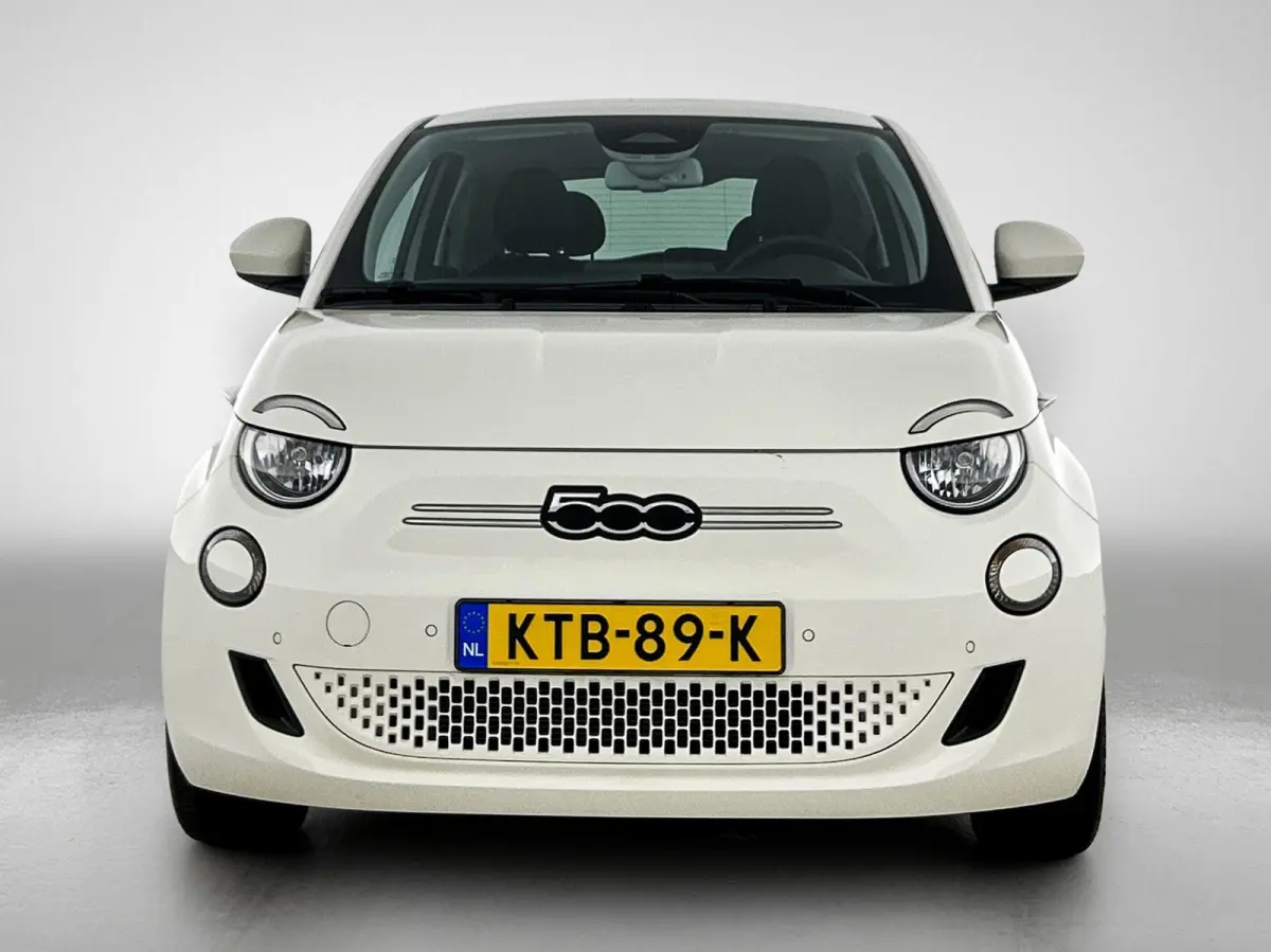 Icon 42 kWh 118pk Automaat | Apple Carplay/Android Auto | ACCU 96% | Climate Control | Cruise Control | Camera | Parkeersensoren V+A | Extra Getint Glas | 16"LMV | LED |