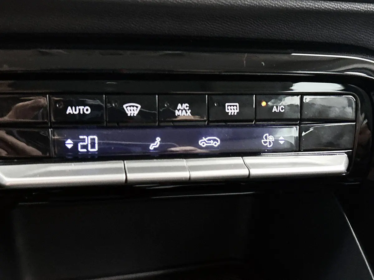 145pk 1.2 Hybrid Plus Automaat | VOORRAAD VOORDEEL | Apple Carplay/Android Auto | Climate Control | Cruise Control | Achteruitrijcamera | Parkeersensoren |