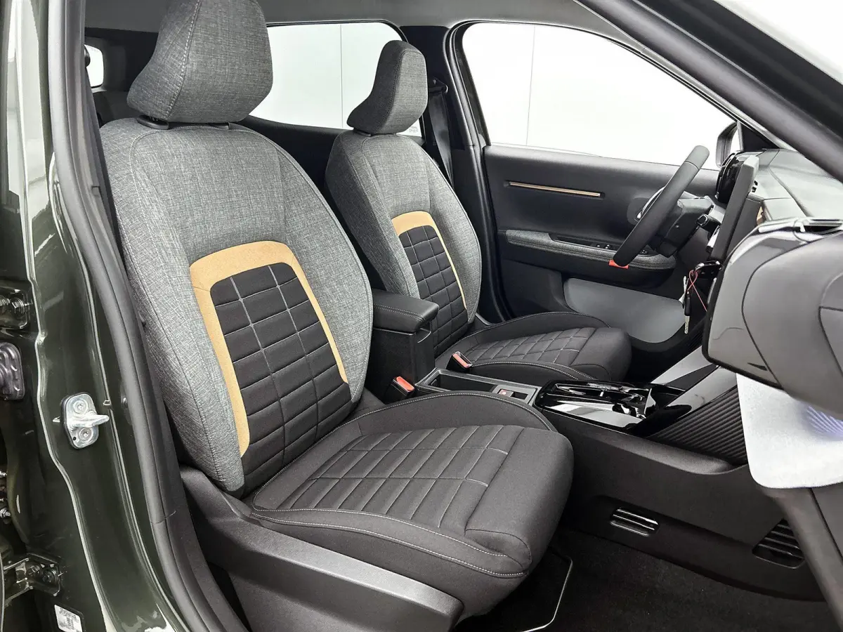 145pk 1.2 Hybrid Plus Automaat | VOORRAAD VOORDEEL | Apple Carplay/Android Auto | Climate Control | Cruise Control | Achteruitrijcamera | Parkeersensoren |