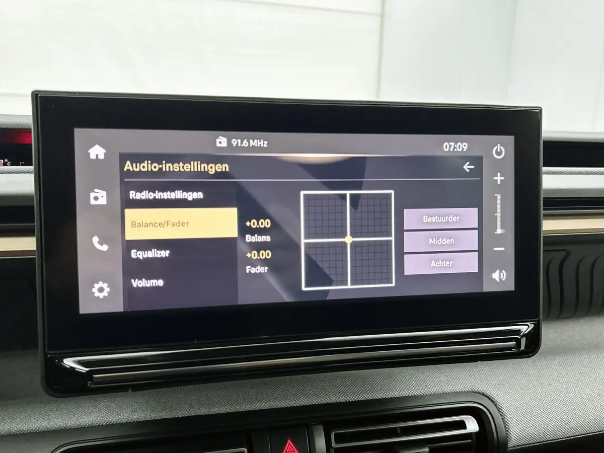 145pk 1.2 Hybrid Plus Automaat | VOORRAAD VOORDEEL | Apple Carplay/Android Auto | Climate Control | Cruise Control | Achteruitrijcamera | Parkeersensoren |