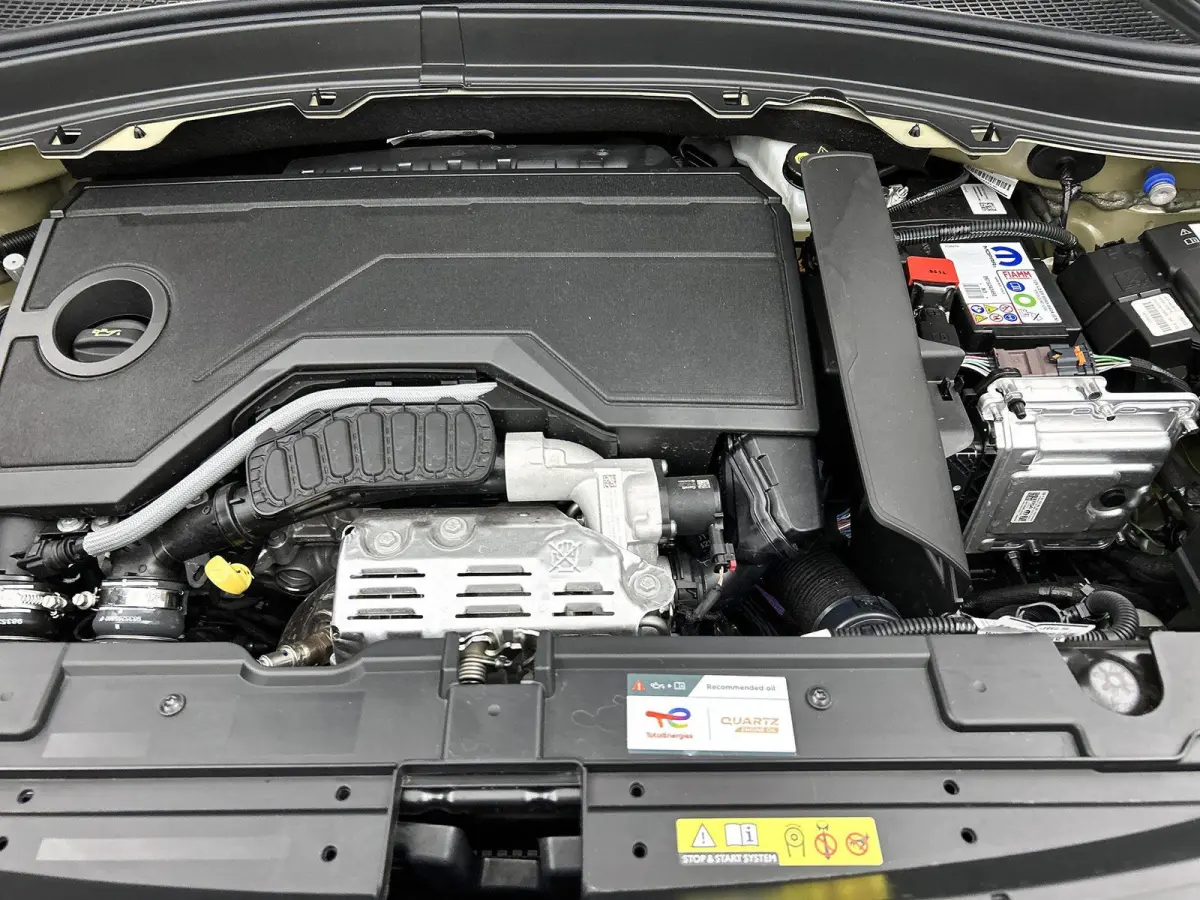145pk 1.2 Hybrid Plus Automaat | VOORRAAD VOORDEEL | Apple Carplay/Android Auto | Climate Control | Cruise Control | Achteruitrijcamera | Parkeersensoren |