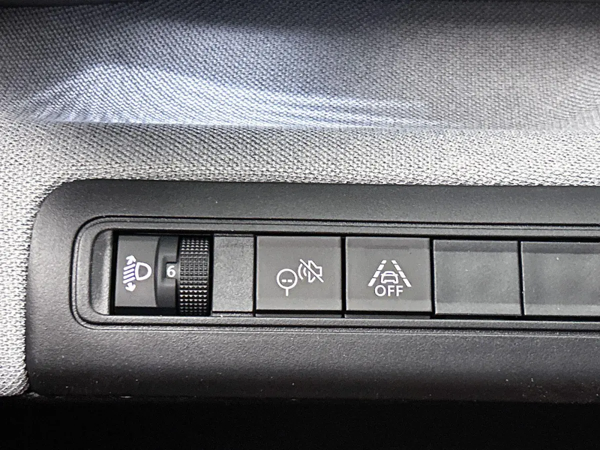 145pk 1.2 Hybrid Plus Automaat | VOORRAAD VOORDEEL | Apple Carplay/Android Auto | Climate Control | Cruise Control | Achteruitrijcamera | Parkeersensoren |