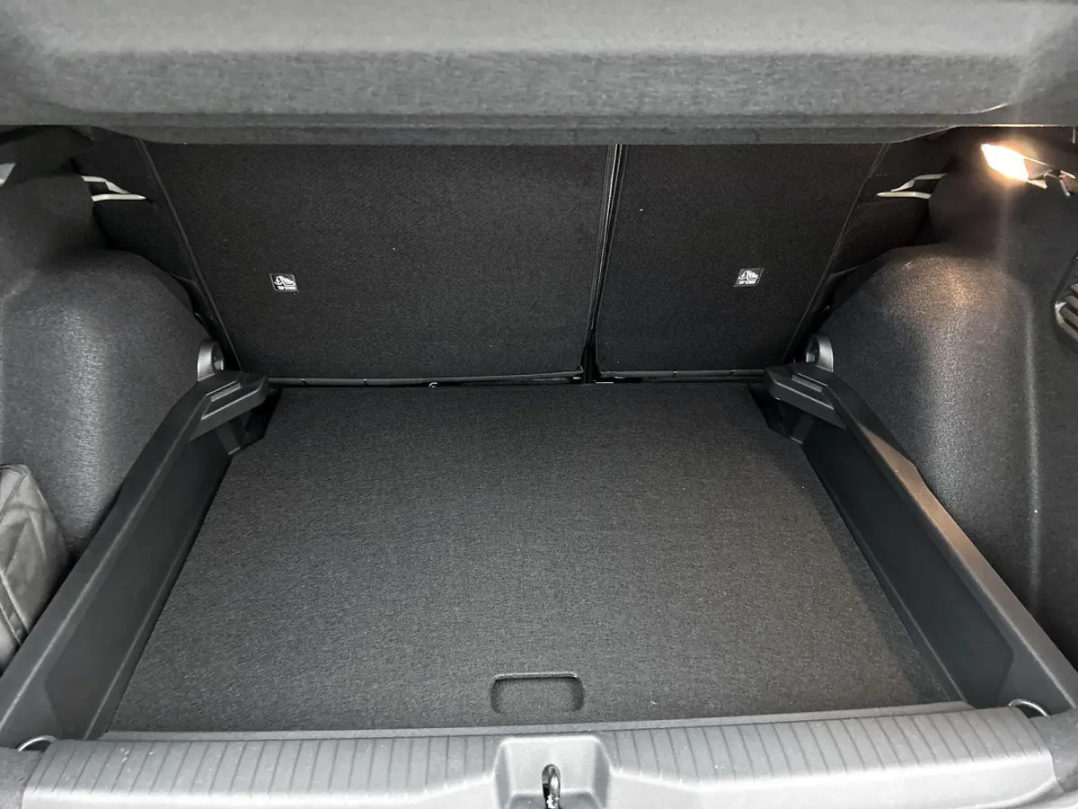 145pk 1.2 Hybrid Plus Automaat | VOORRAAD VOORDEEL | Apple Carplay/Android Auto | Climate Control | Cruise Control | Achteruitrijcamera | Parkeersensoren |