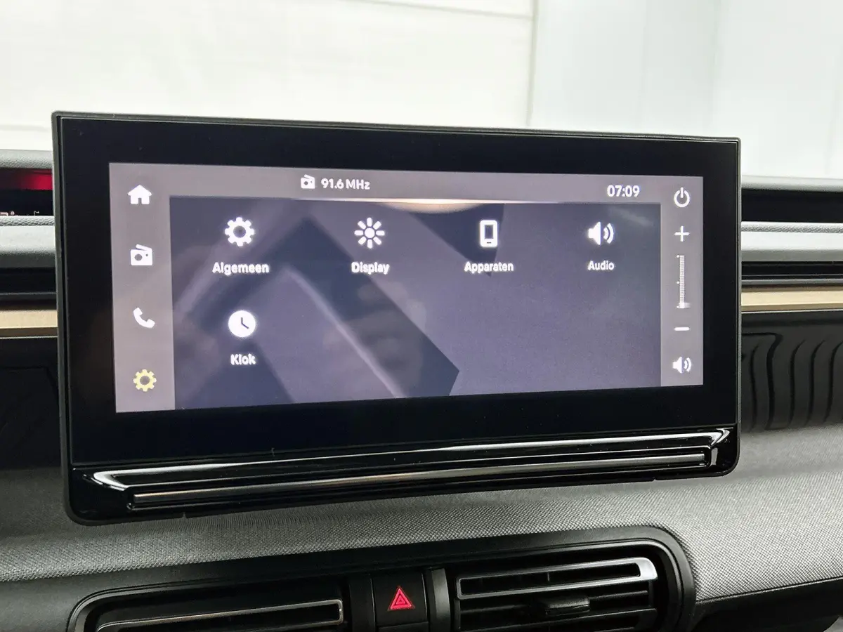 145pk 1.2 Hybrid Plus Automaat | VOORRAAD VOORDEEL | Apple Carplay/Android Auto | Climate Control | Cruise Control | Achteruitrijcamera | Parkeersensoren |