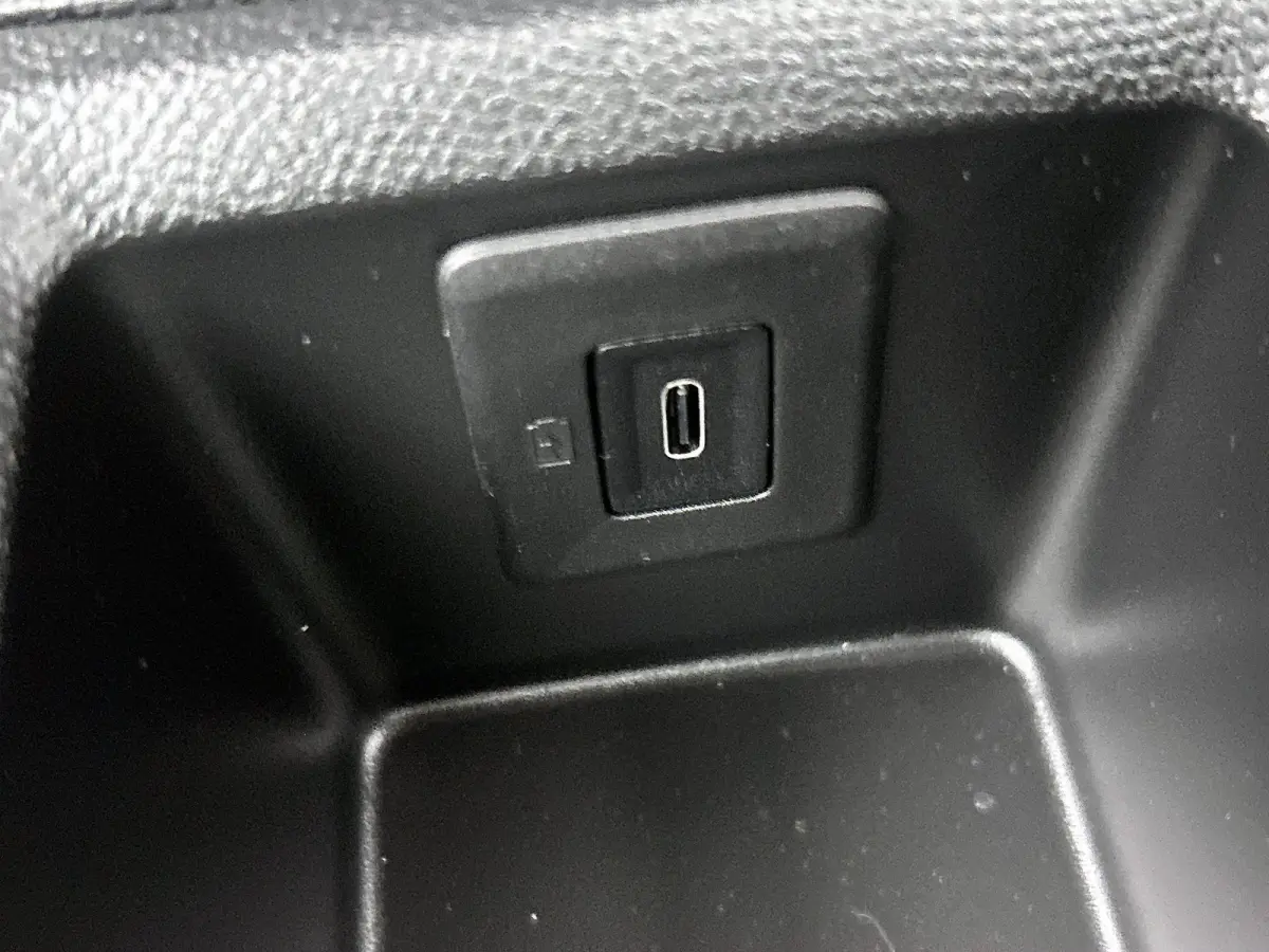 145pk 1.2 Hybrid Plus Automaat | VOORRAAD VOORDEEL | Apple Carplay/Android Auto | Climate Control | Cruise Control | Achteruitrijcamera | Parkeersensoren |