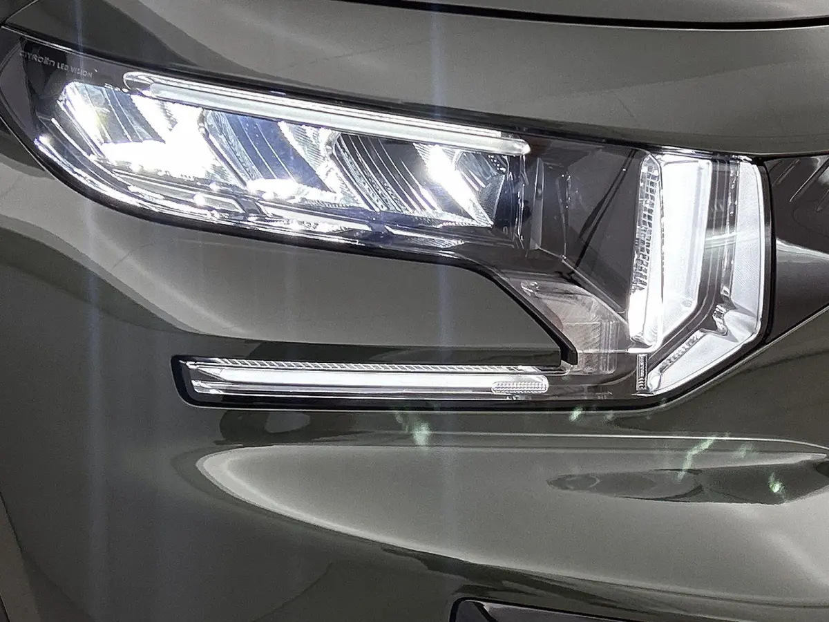 145pk 1.2 Hybrid Plus Automaat | VOORRAAD VOORDEEL | Apple Carplay/Android Auto | Climate Control | Cruise Control | Achteruitrijcamera | Parkeersensoren |
