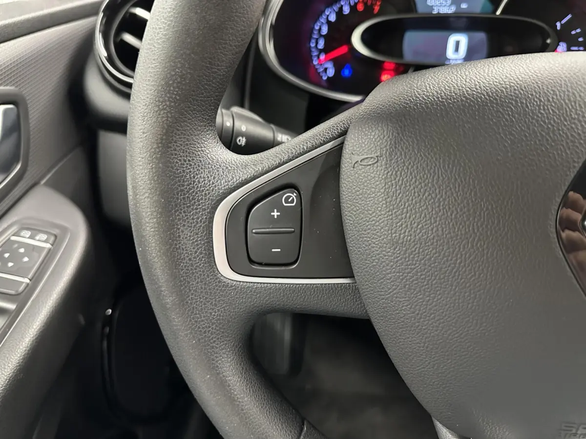 0.9 TCe Limited CRUISE NAVI CARPLAY.