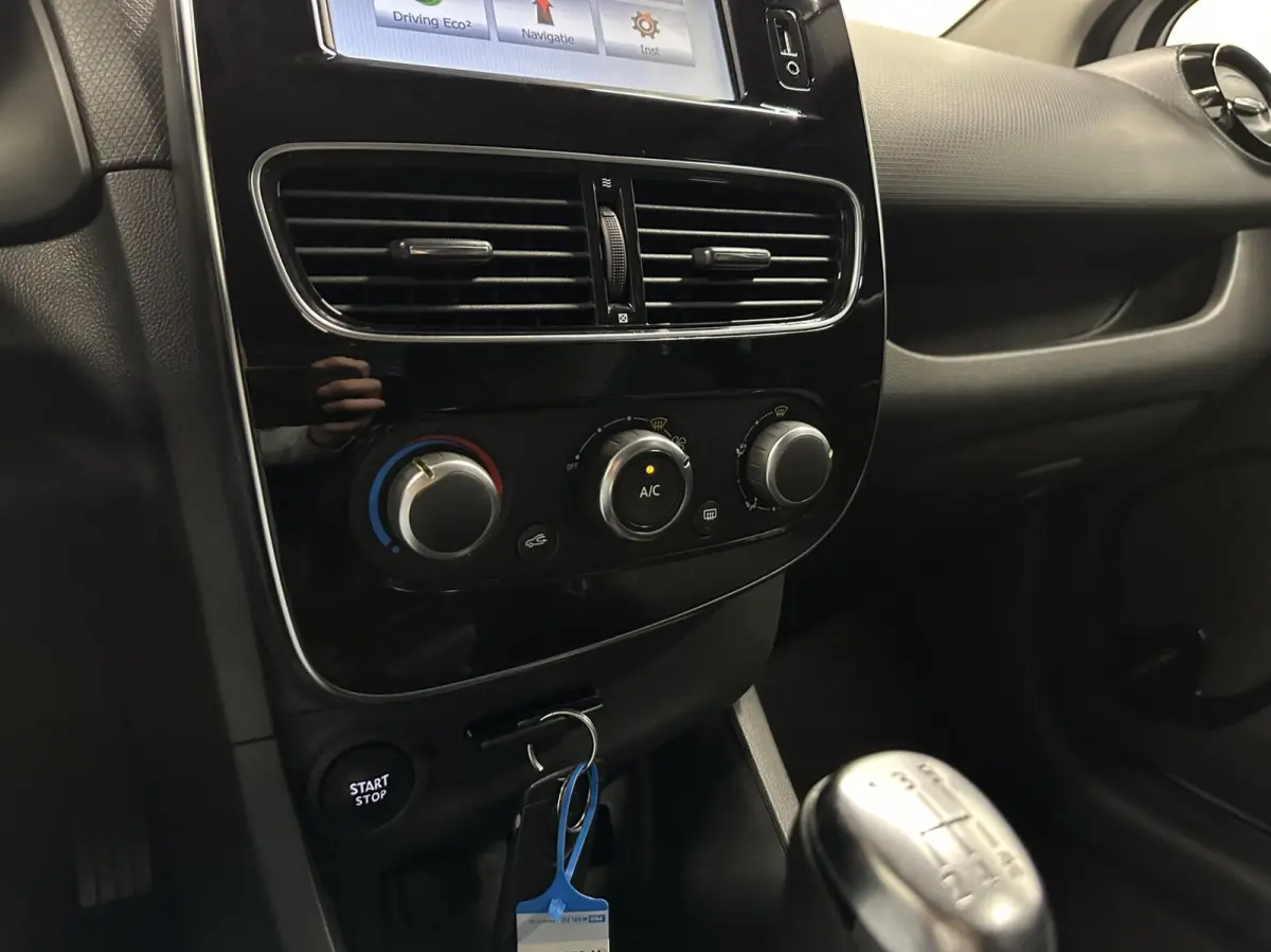 0.9 TCe Limited CRUISE NAVI CARPLAY.