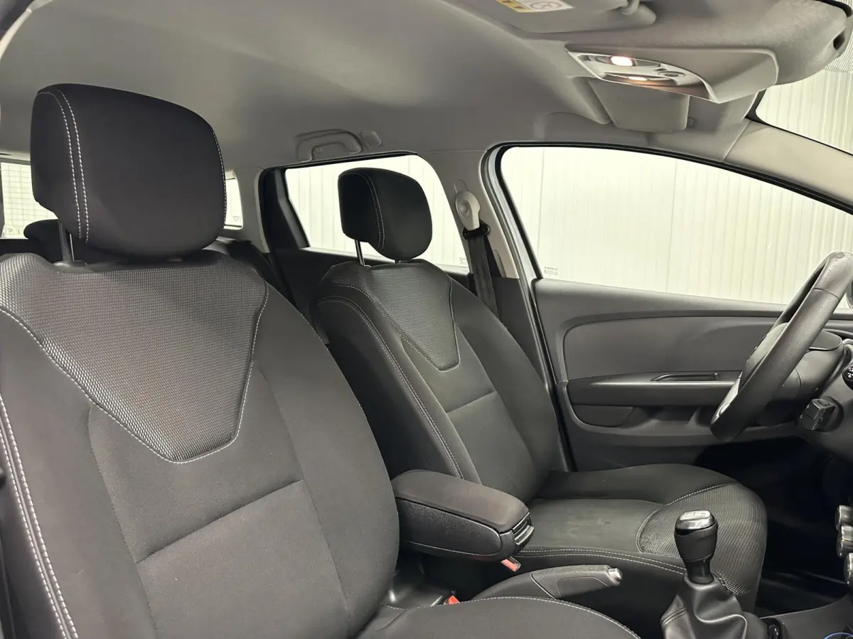 0.9 TCe Limited CRUISE NAVI CARPLAY.