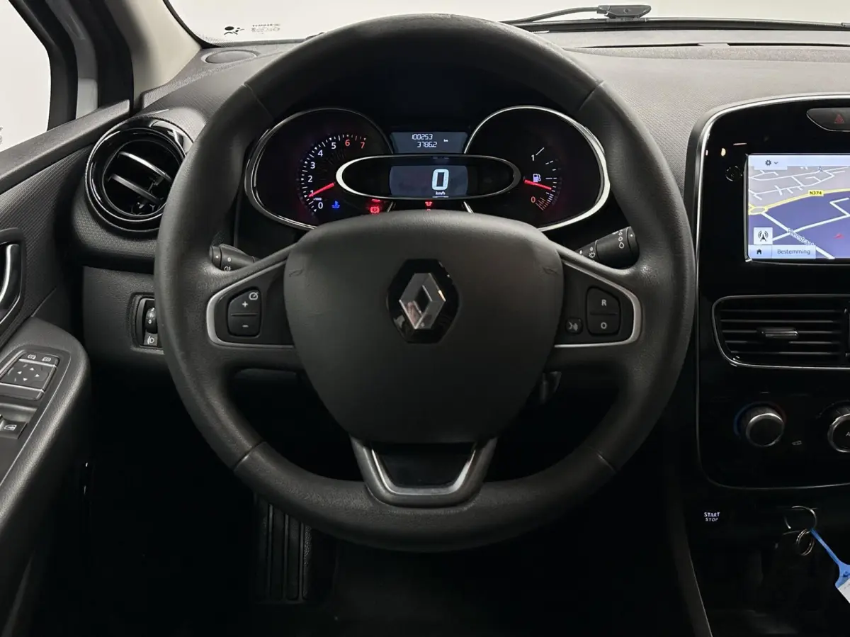 0.9 TCe Limited CRUISE NAVI CARPLAY.