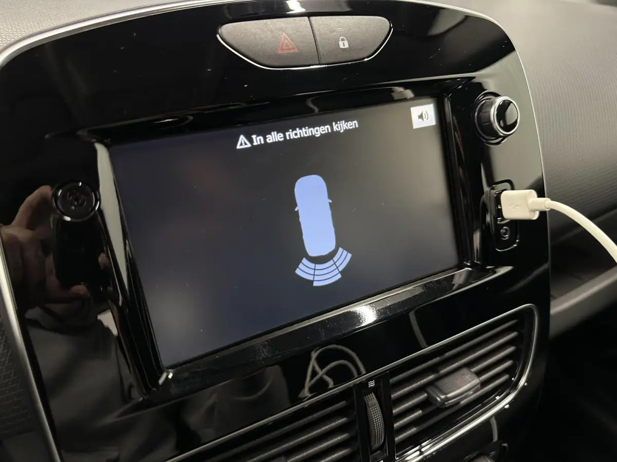0.9 TCe Limited CRUISE NAVI CARPLAY.
