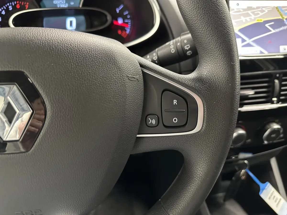 0.9 TCe Limited CRUISE NAVI CARPLAY.