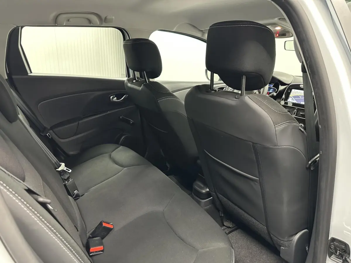 0.9 TCe Limited CRUISE NAVI CARPLAY.