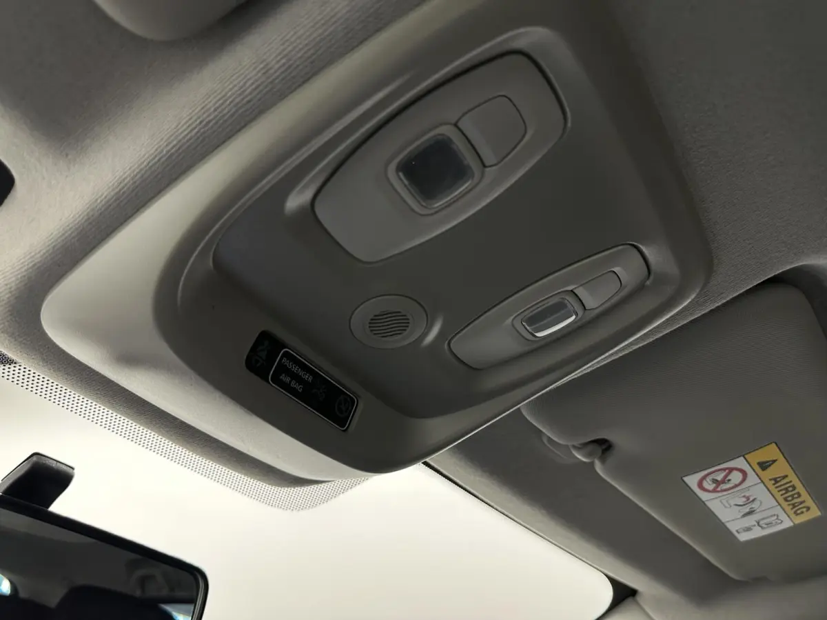 0.9 TCe Limited CRUISE NAVI CARPLAY.