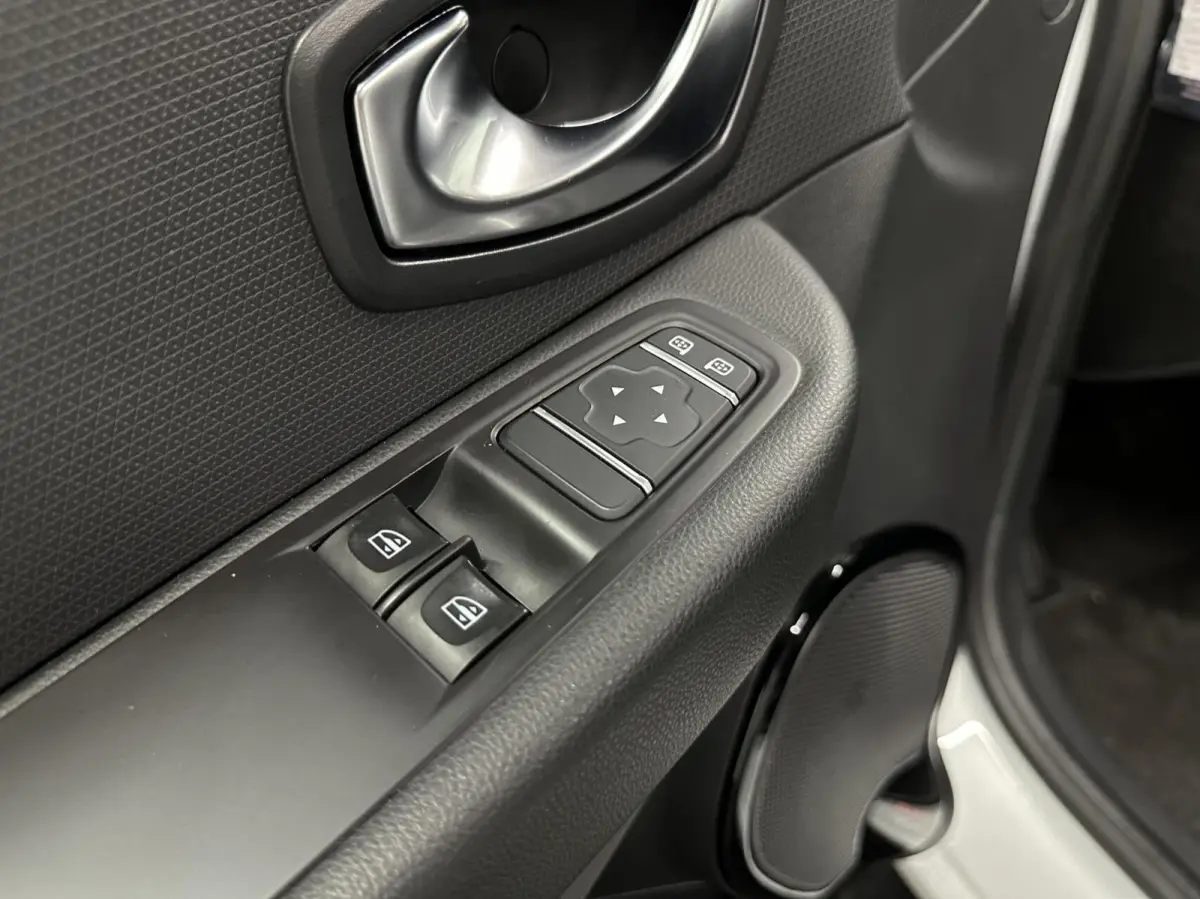 0.9 TCe Limited CRUISE NAVI CARPLAY.