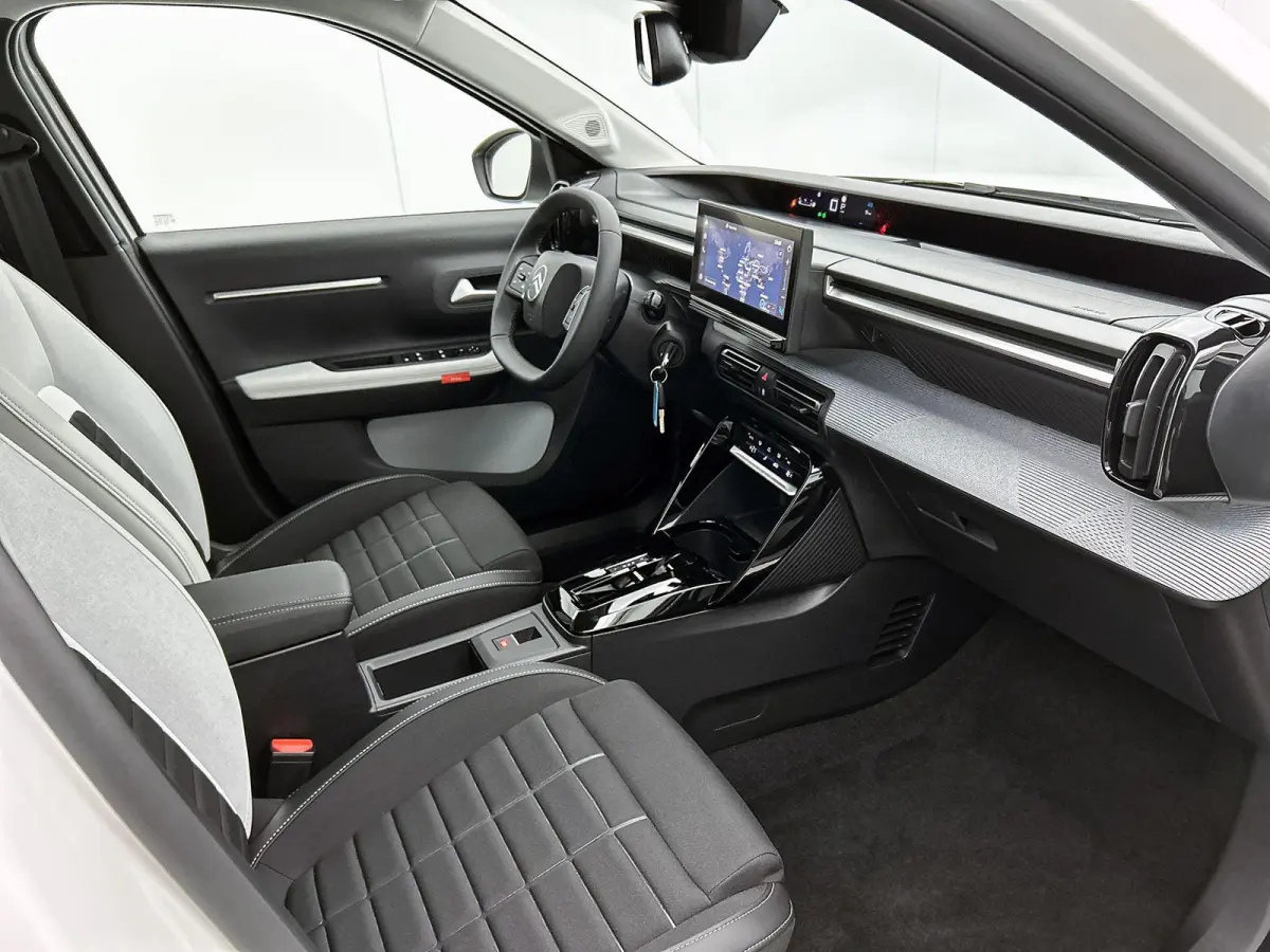 110pk 1.2 Hybrid Max Automaat | VOORRAAD VOORDEEL | Navigatie | Climate Control | Cruise Control | Camera | 17" LMV | LED | Apple Carplay/Android Auto |