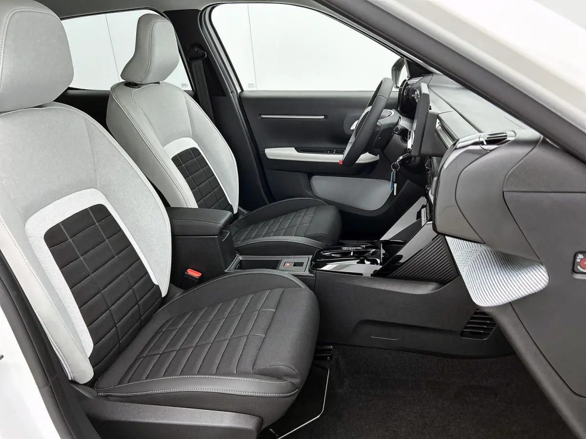 110pk 1.2 Hybrid Max Automaat | VOORRAAD VOORDEEL | Navigatie | Climate Control | Cruise Control | Camera | 17" LMV | LED | Apple Carplay/Android Auto |