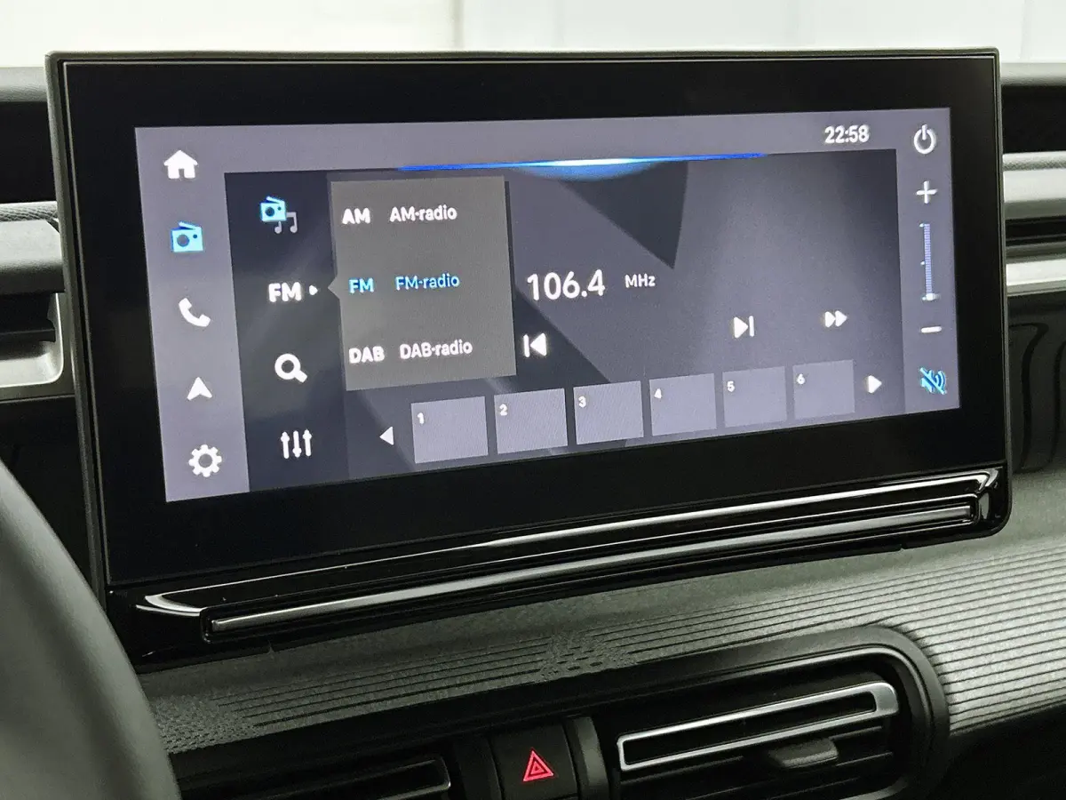 110pk 1.2 Hybrid Max Automaat | VOORRAAD VOORDEEL | Navigatie | Climate Control | Cruise Control | Camera | 17" LMV | LED | Apple Carplay/Android Auto |