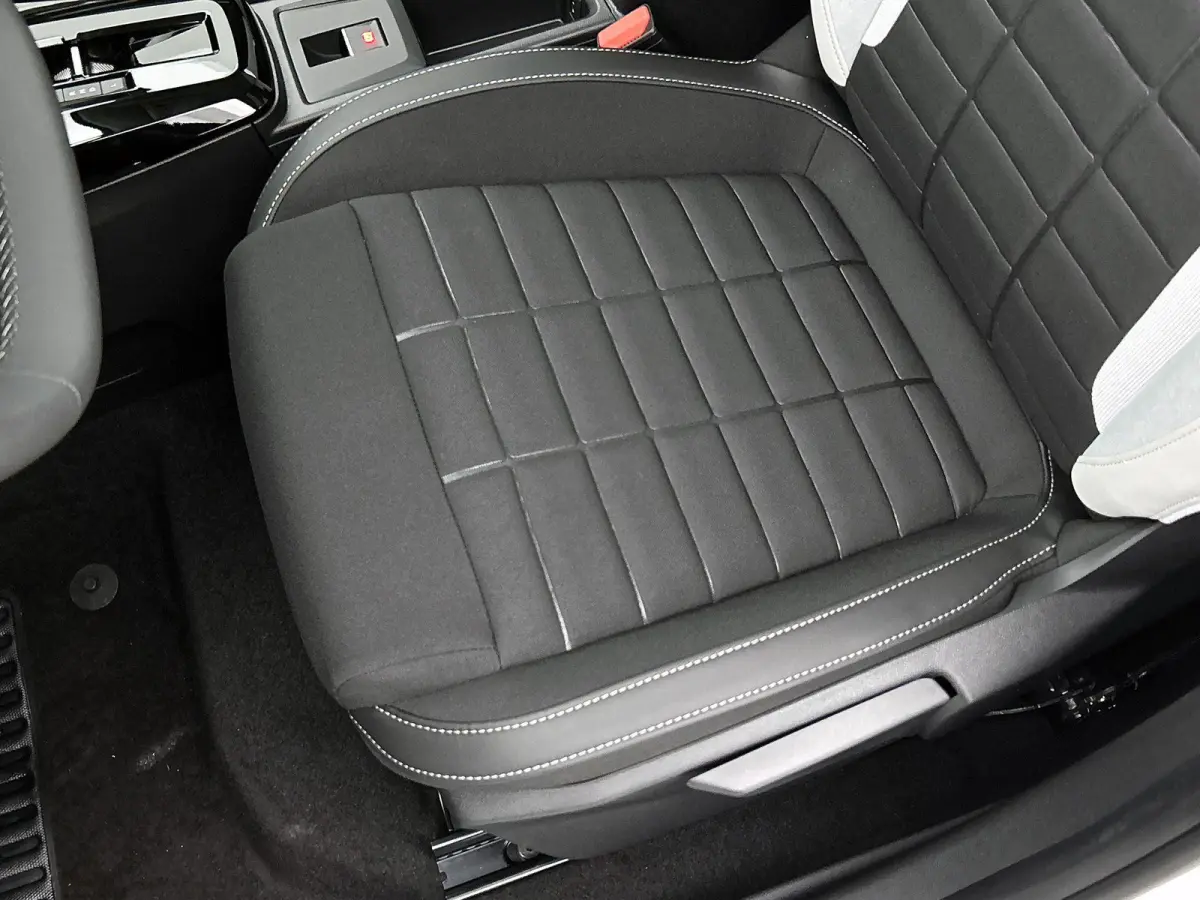 110pk 1.2 Hybrid Max Automaat | VOORRAAD VOORDEEL | Navigatie | Climate Control | Cruise Control | Camera | 17" LMV | LED | Apple Carplay/Android Auto |