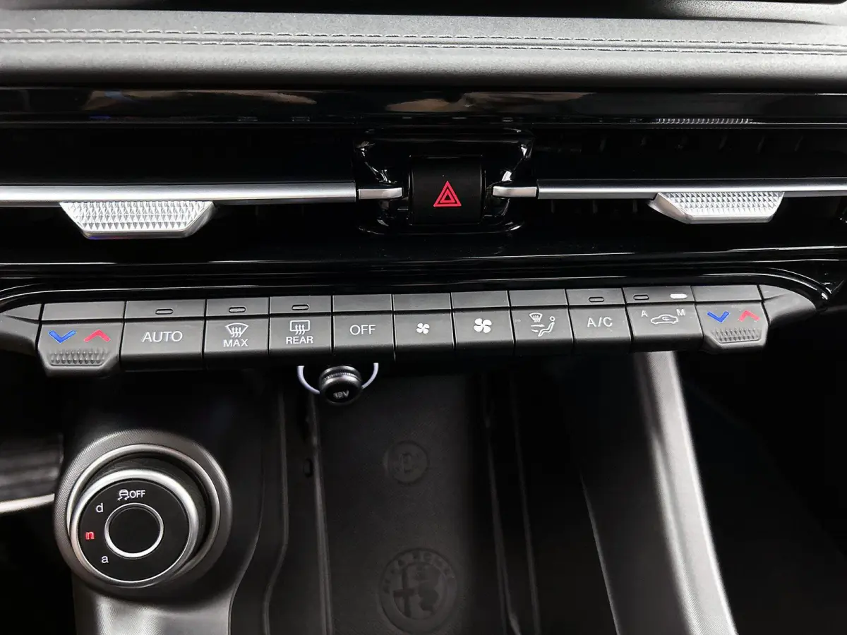 130pk 1.5T Hybrid Edizione Speciale Automaat | Elektrisch Verstelb. Bestuurdersstoel | Elektrische Klep | Matrix-LED | Stoelverwarming/-verkoeling | Adaptieve Cruise Control | Leder | 20"LMV