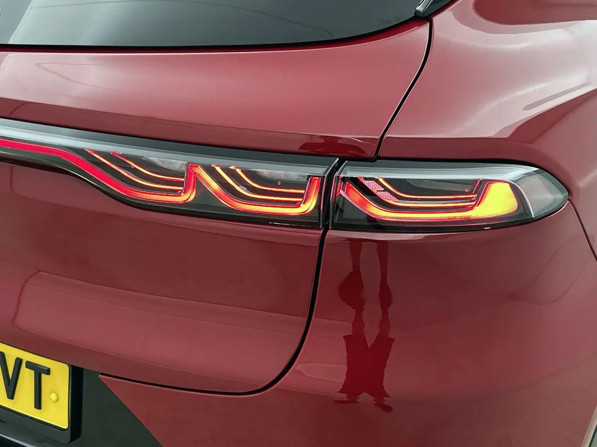 130pk 1.5T Hybrid Edizione Speciale Automaat | Elektrisch Verstelb. Bestuurdersstoel | Elektrische Klep | Matrix-LED | Stoelverwarming/-verkoeling | Adaptieve Cruise Control | Leder | 20"LMV