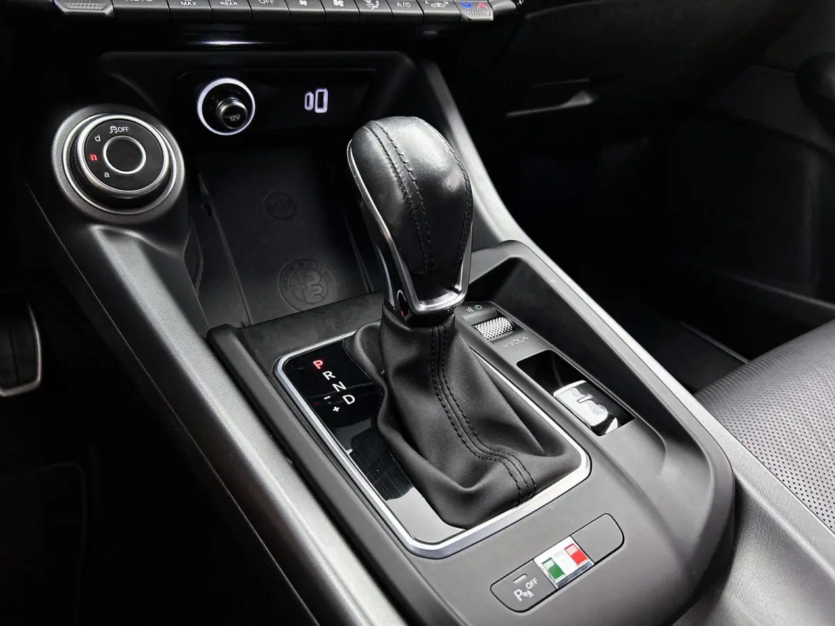 130pk 1.5T Hybrid Edizione Speciale Automaat | Elektrisch Verstelb. Bestuurdersstoel | Elektrische Klep | Matrix-LED | Stoelverwarming/-verkoeling | Adaptieve Cruise Control | Leder | 20"LMV
