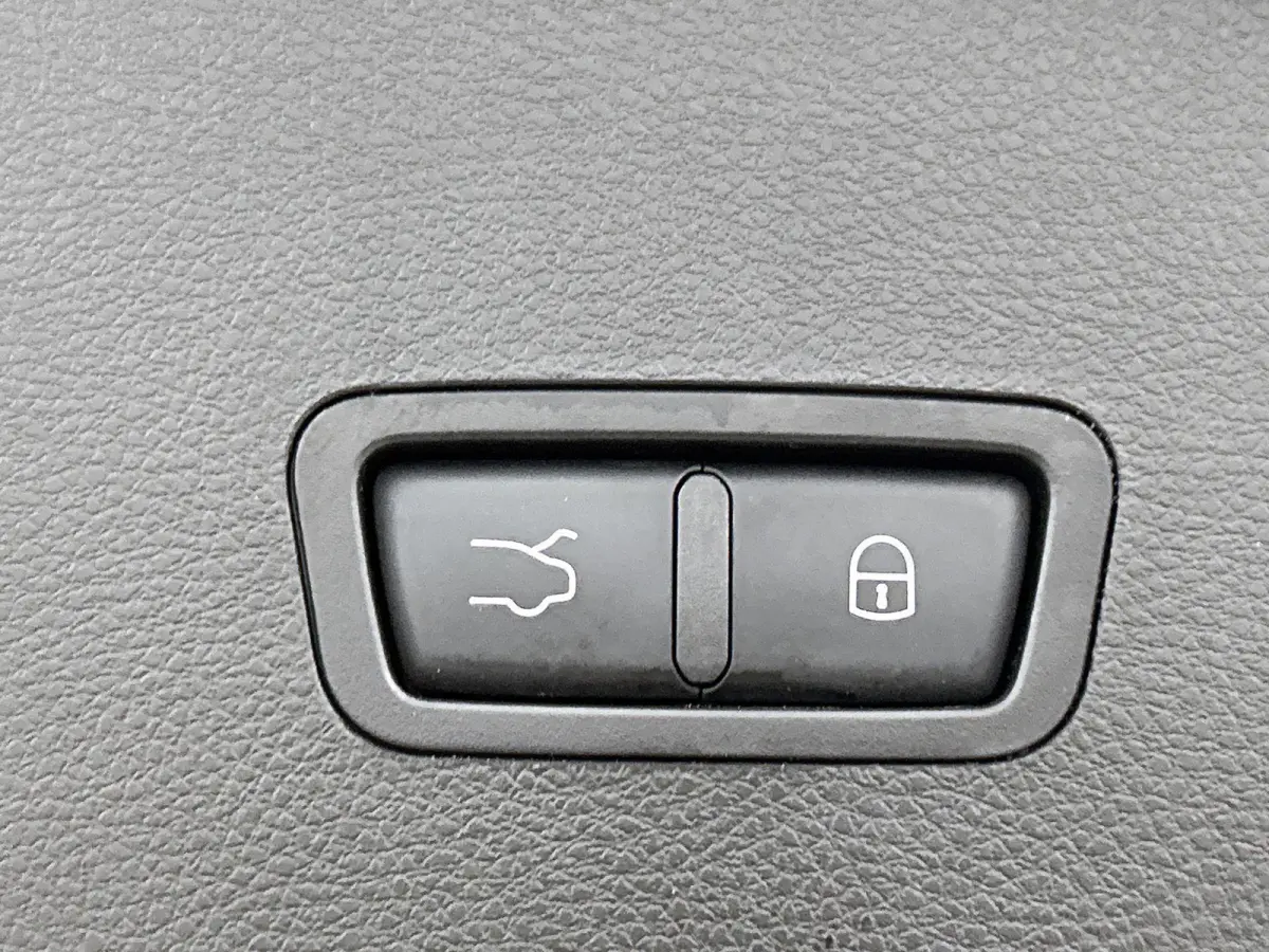 130pk 1.5T Hybrid Edizione Speciale Automaat | Elektrisch Verstelb. Bestuurdersstoel | Elektrische Klep | Matrix-LED | Stoelverwarming/-verkoeling | Adaptieve Cruise Control | Leder | 20"LMV