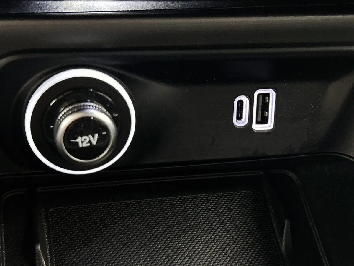 130pk 1.5T Hybrid Edizione Speciale Automaat | Elektrisch Verstelb. Bestuurdersstoel | Elektrische Klep | Matrix-LED | Stoelverwarming/-verkoeling | Adaptieve Cruise Control | Leder | 20"LMV