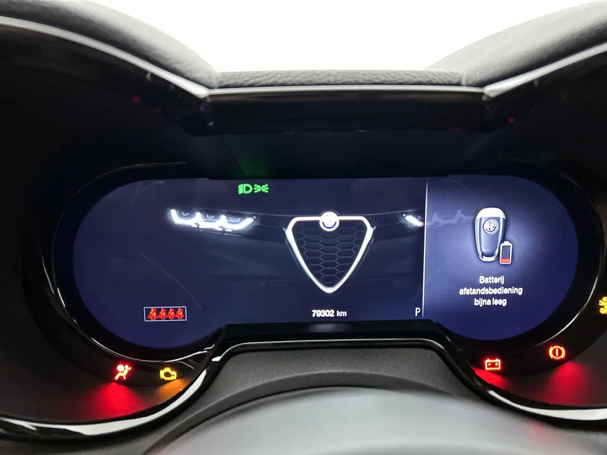 130pk 1.5T Hybrid Edizione Speciale Automaat | Elektrisch Verstelb. Bestuurdersstoel | Elektrische Klep | Matrix-LED | Stoelverwarming/-verkoeling | Adaptieve Cruise Control | Leder | 20"LMV