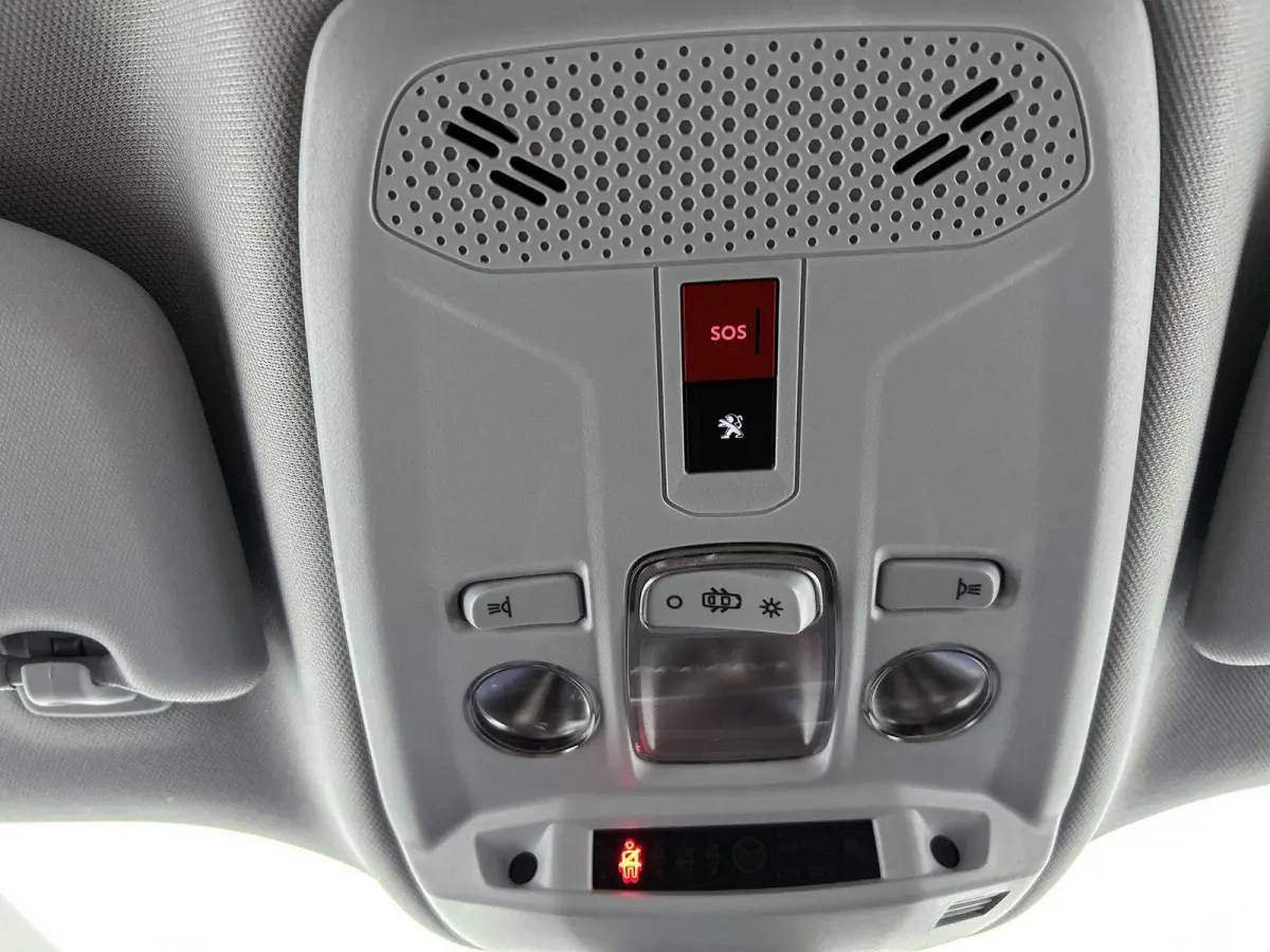1.2 130pk Allure Pack Automaat | Navigatie | Apple Carplay/Android Auto | Climate Control | Stoelverwarming | Adaptieve Cruise Control | 17"LMV | LED | Camera |
