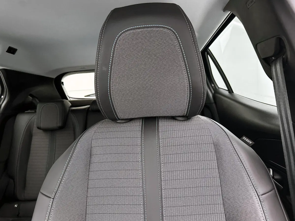 1.2 130pk Allure Pack Automaat | Navigatie | Apple Carplay/Android Auto | Climate Control | Stoelverwarming | Adaptieve Cruise Control | 17"LMV | LED | Camera |