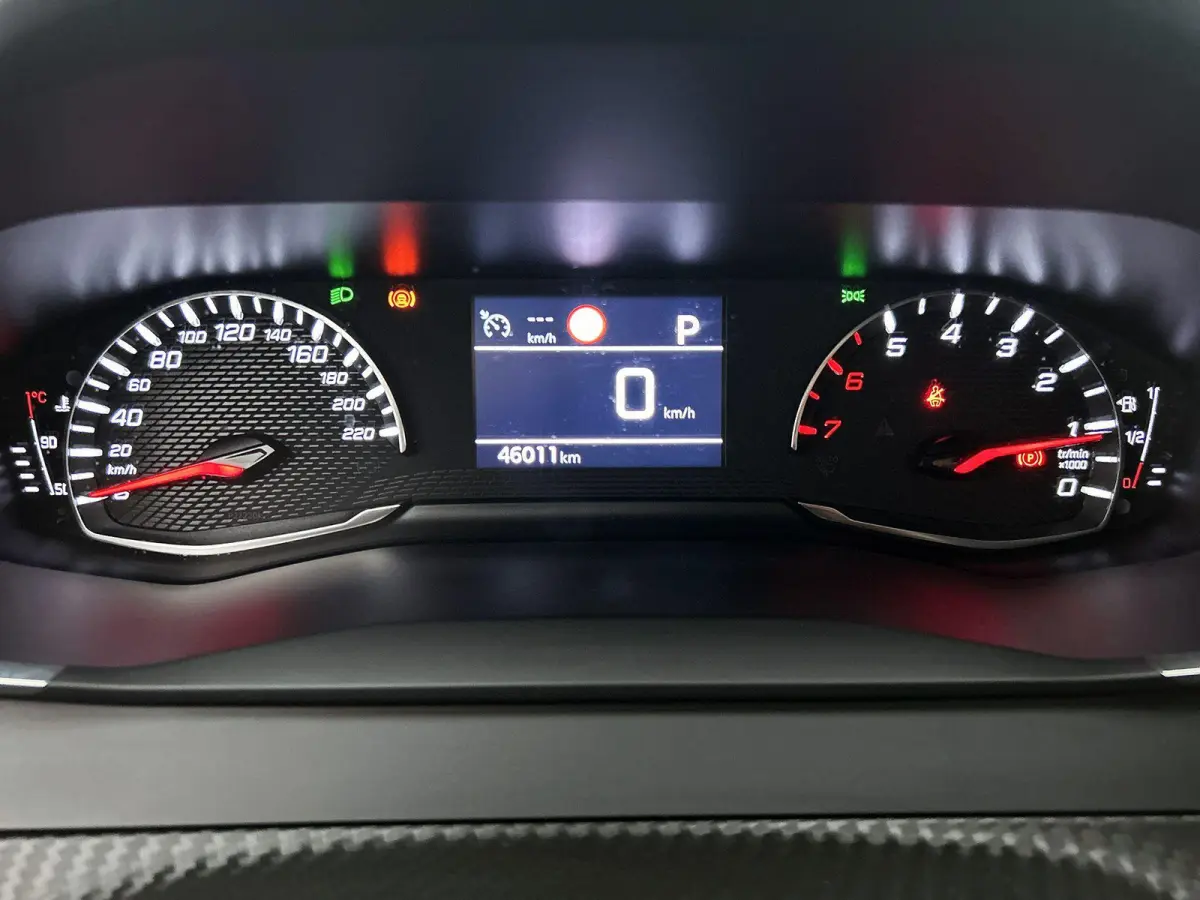 1.2 130pk Allure Pack Automaat | Navigatie | Apple Carplay/Android Auto | Climate Control | Stoelverwarming | Adaptieve Cruise Control | 17"LMV | LED | Camera |