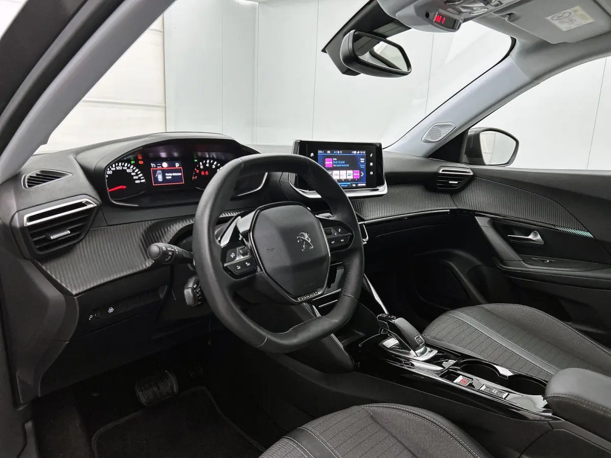 1.2 130pk Allure Pack Automaat | Navigatie | Apple Carplay/Android Auto | Climate Control | Stoelverwarming | Adaptieve Cruise Control | 17"LMV | LED | Camera |