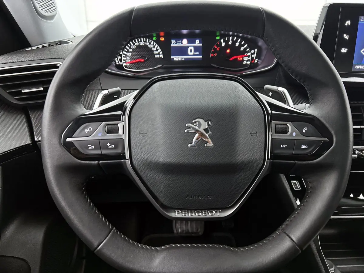 1.2 130pk Allure Pack Automaat | Navigatie | Apple Carplay/Android Auto | Climate Control | Stoelverwarming | Adaptieve Cruise Control | 17"LMV | LED | Camera |