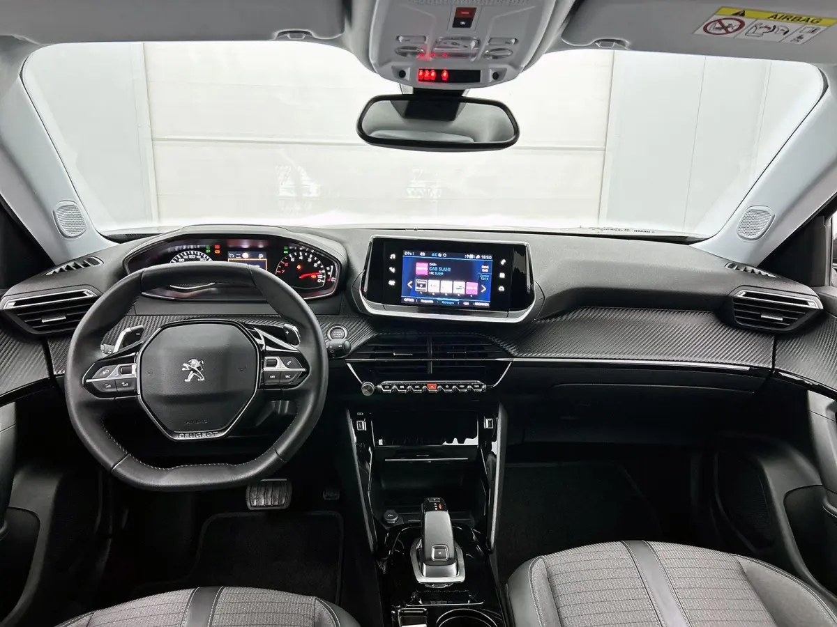 1.2 130pk Allure Pack Automaat | Navigatie | Apple Carplay/Android Auto | Climate Control | Stoelverwarming | Adaptieve Cruise Control | 17"LMV | LED | Camera |