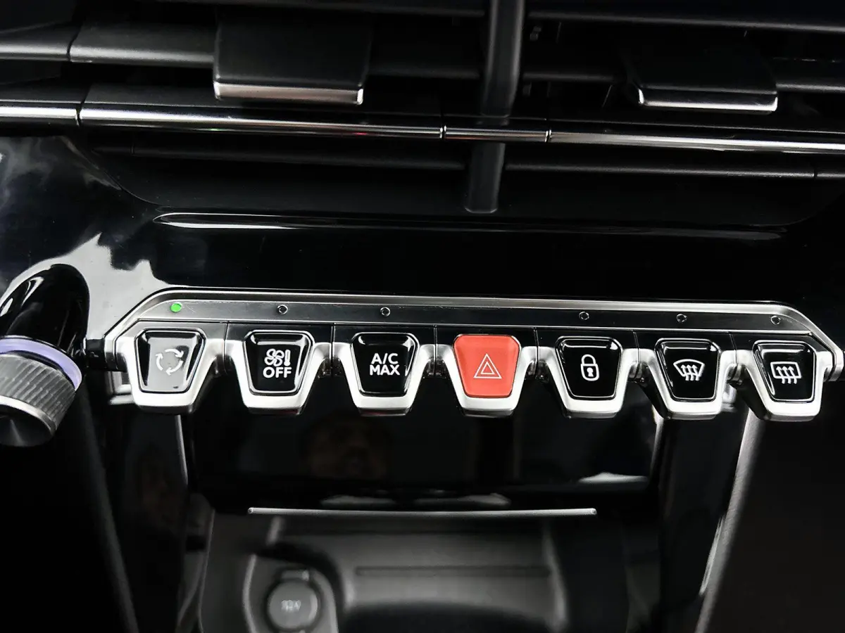 1.2 130pk Allure Pack Automaat | Navigatie | Apple Carplay/Android Auto | Climate Control | Stoelverwarming | Adaptieve Cruise Control | 17"LMV | LED | Camera |