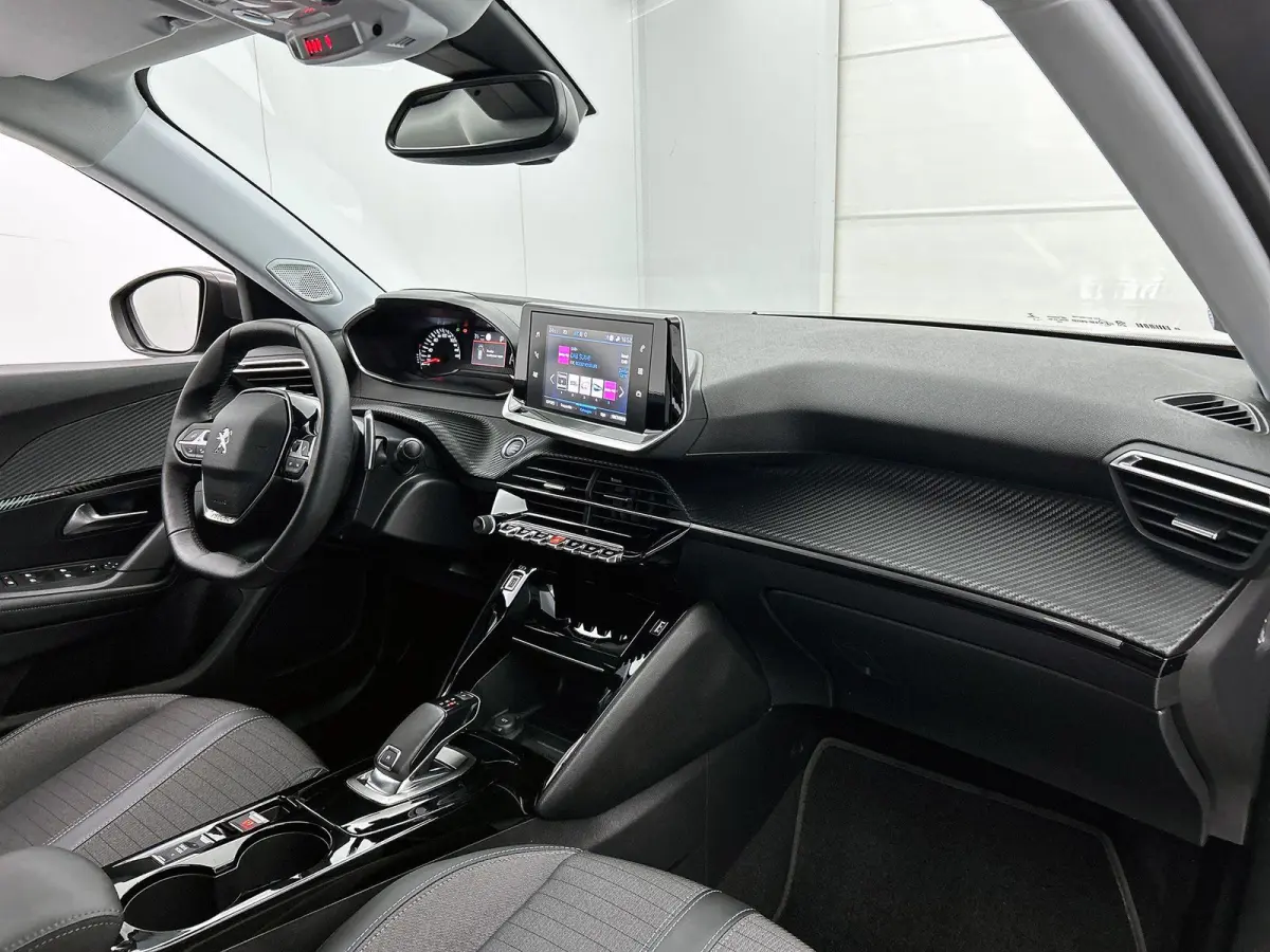 1.2 130pk Allure Pack Automaat | Navigatie | Apple Carplay/Android Auto | Climate Control | Stoelverwarming | Adaptieve Cruise Control | 17"LMV | LED | Camera |