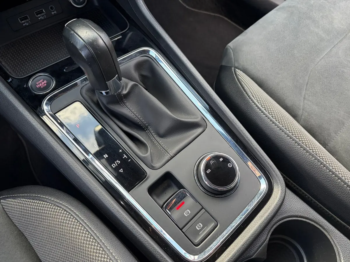 1.5 TSI FR Business Intense|Rijklaar prijs|Elek. trekhaak|Camera|Elek. klep|Stoelverw.|