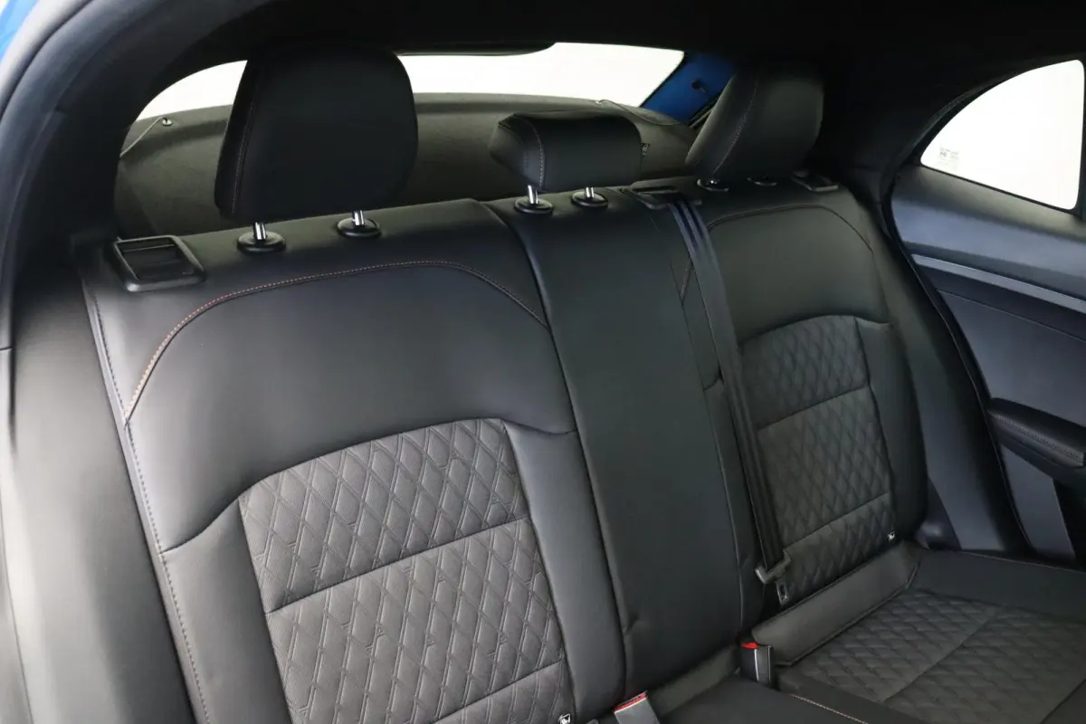 1.5 Luxury | Apple Carplay & Android Auto | Rondomzicht Camera | Stoel en Stuurwielverwarming |