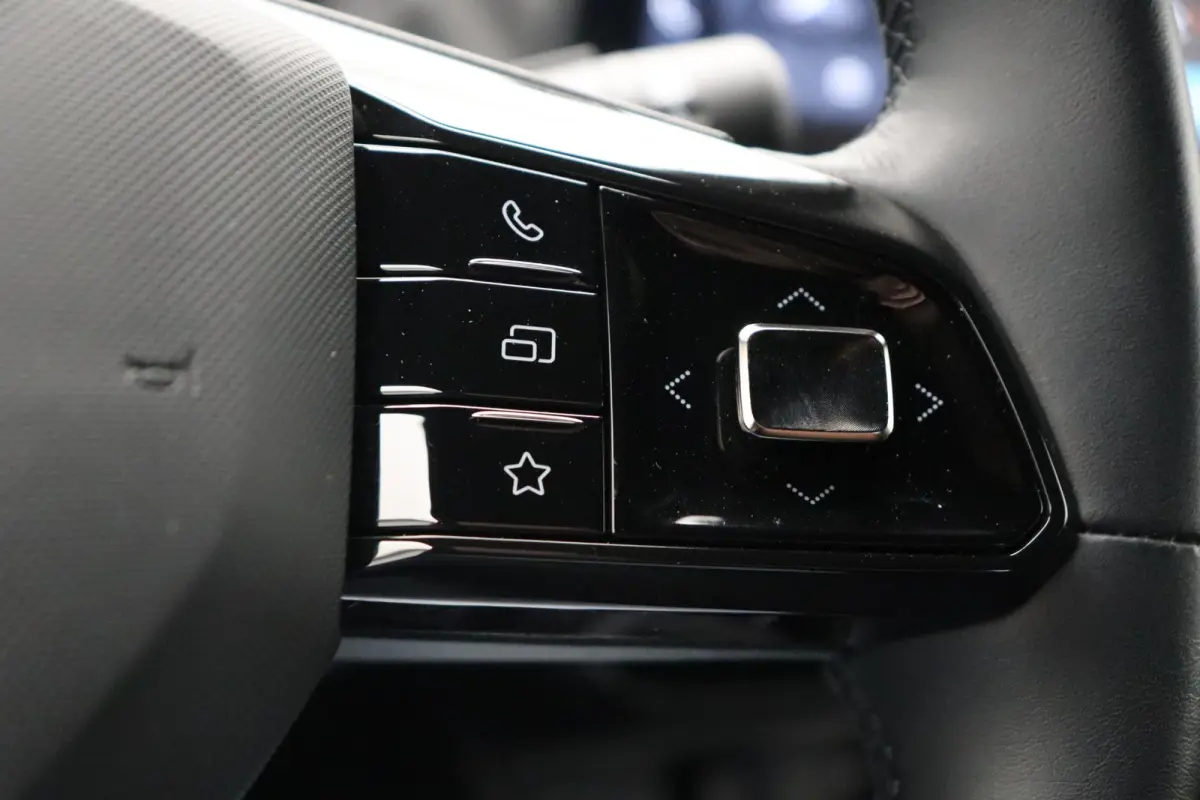 1.5 Luxury | Apple Carplay & Android Auto | Rondomzicht Camera | Stoel en Stuurwielverwarming |