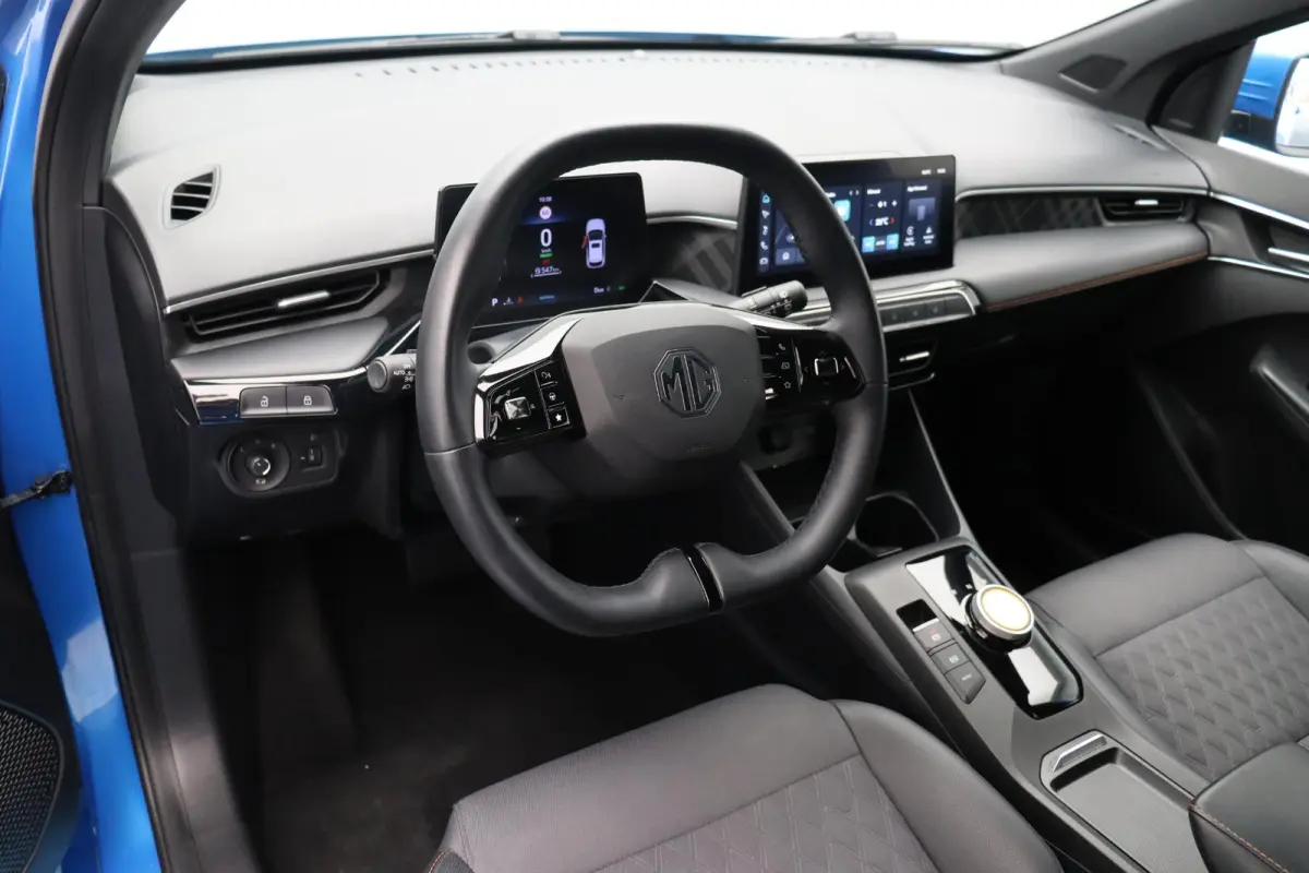 1.5 Luxury | Apple Carplay & Android Auto | Rondomzicht Camera | Stoel en Stuurwielverwarming |