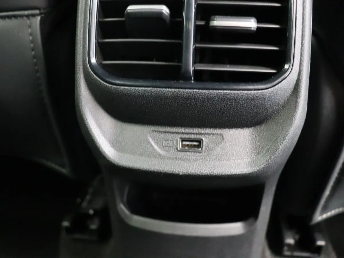 1.5 Luxury | Apple Carplay & Android Auto | Rondomzicht Camera | Stoel en Stuurwielverwarming |