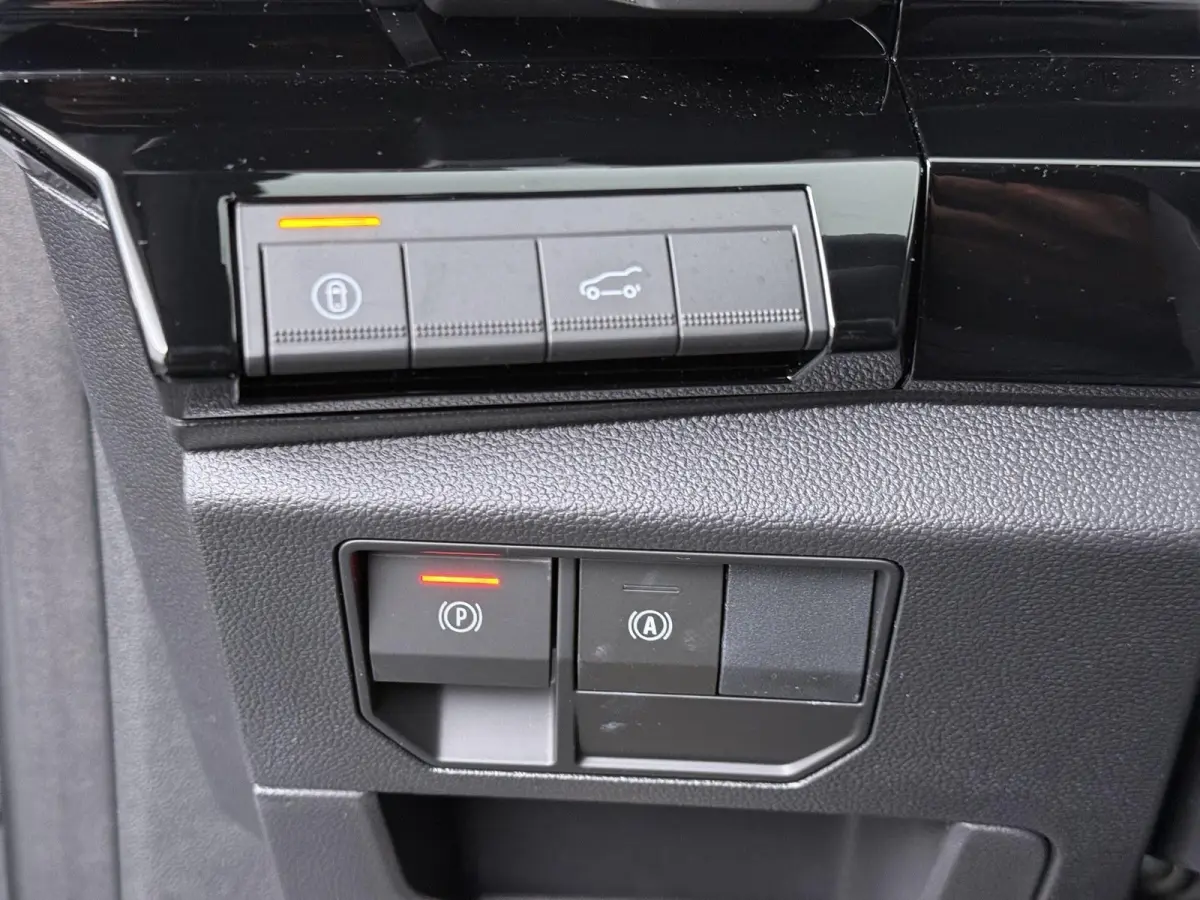techno full hybrid E-Tech 200 | pack comfort | panoramisch vast glazen dak |