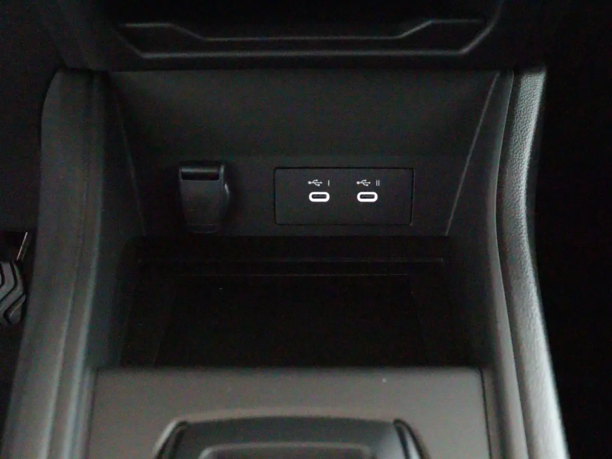 evolution full hybrid E-Tech 160 | pack navigation & comfort |