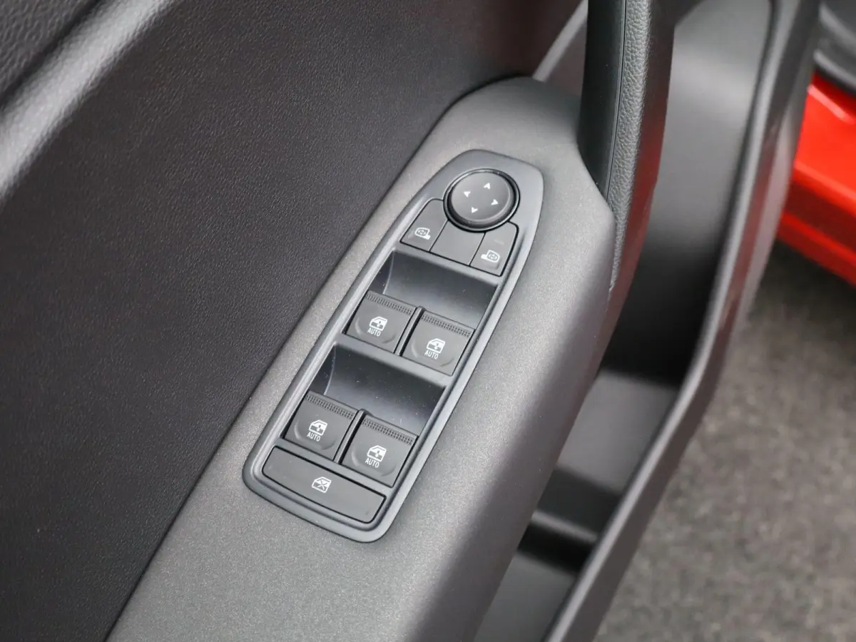 evolution full hybrid E-Tech 160 | pack navigation & comfort |