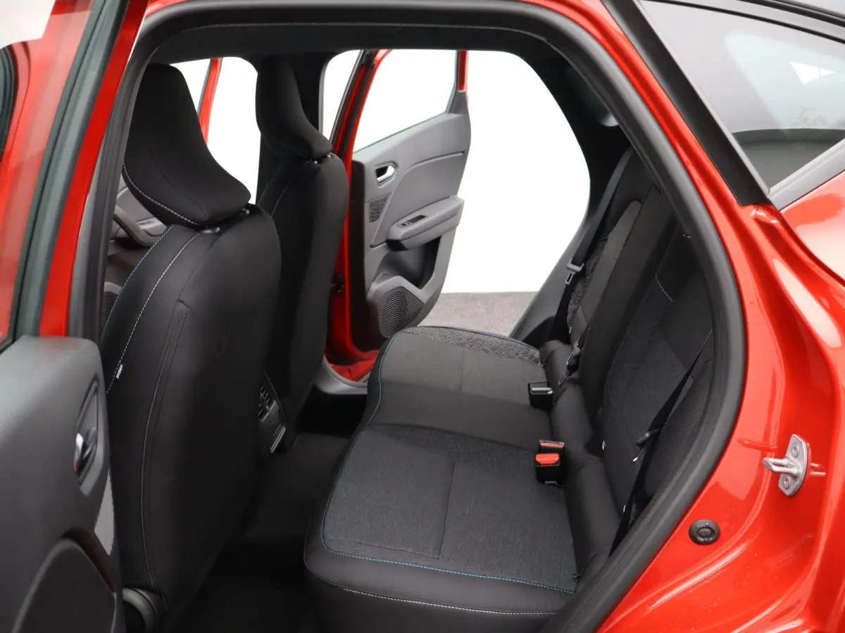 evolution full hybrid E-Tech 160 | pack navigation & comfort |