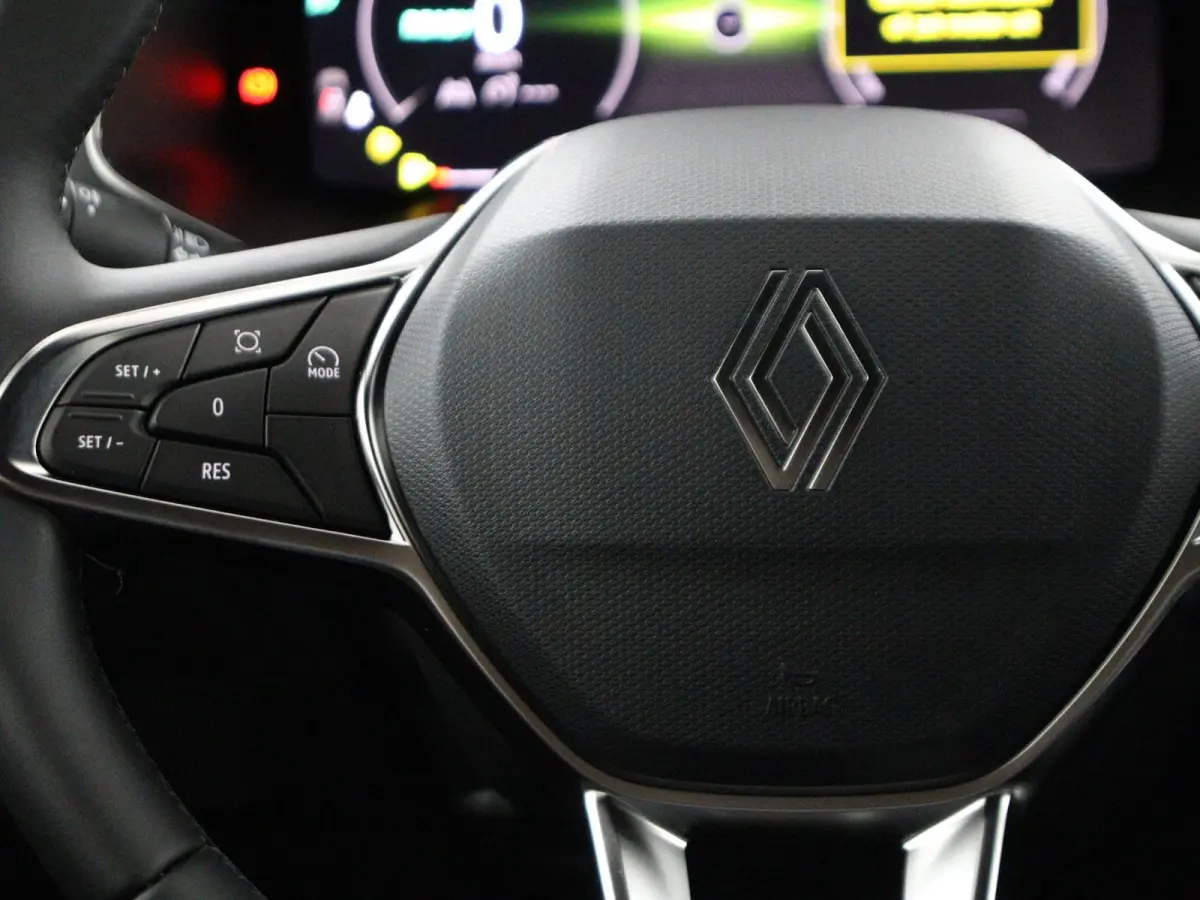 evolution full hybrid E-Tech 160 | pack navigation & comfort |