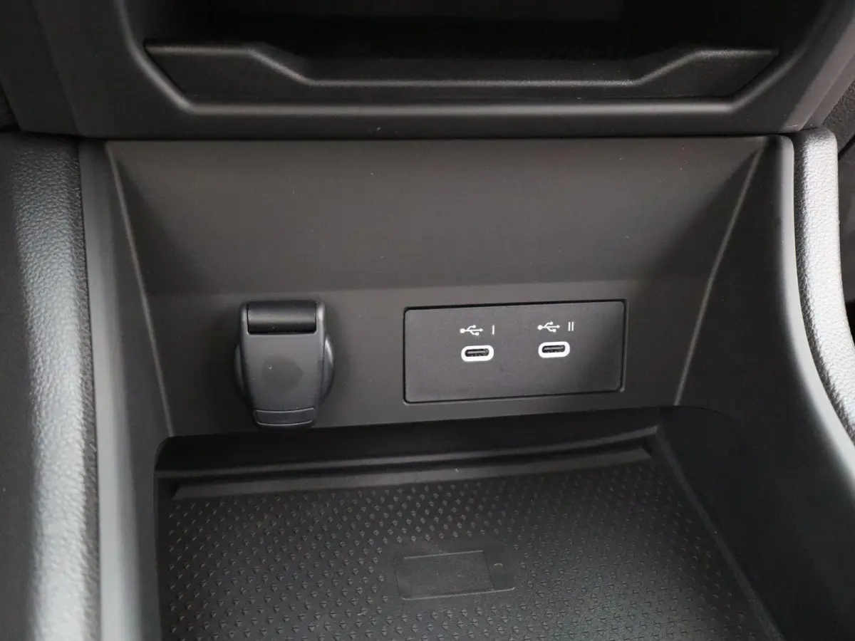 evolution full hybrid E-Tech 160 | pack navigation & comfort |