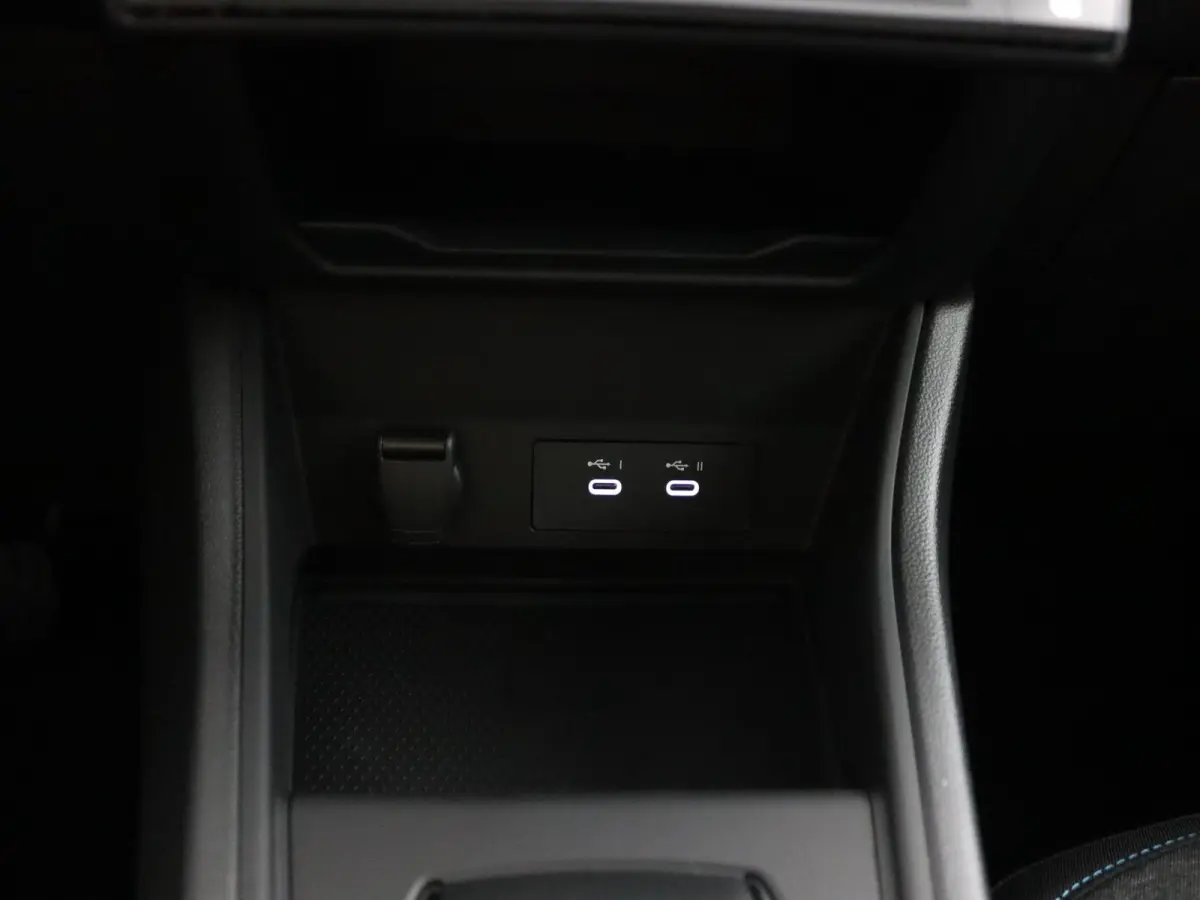 evolution full hybrid E-Tech 160 | Private Lease vanaf €490! | pack navigation & comfort | verlenging connected services openR link met vijf jaar |